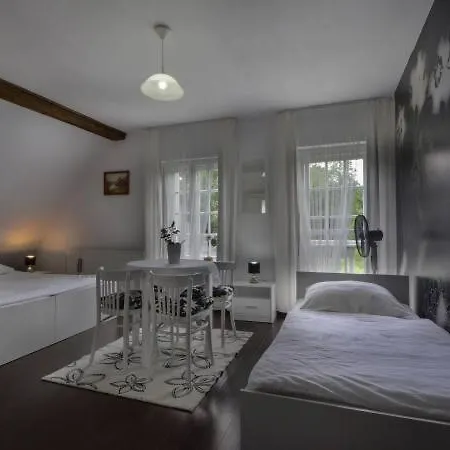 Bialy Dwor * Kostrzyca