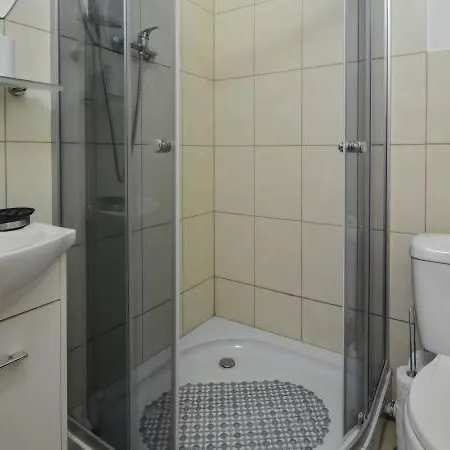 Bialy Dwor مزرعة للإقامة