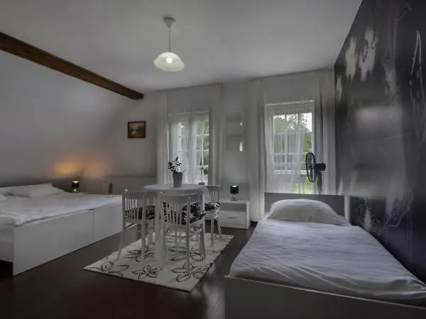 Bialy Dwor * Kostrzyca